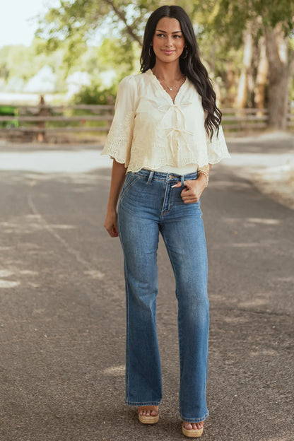 Jaisi™ | Ultra High Waisted Flare Jeans With Medium Wash