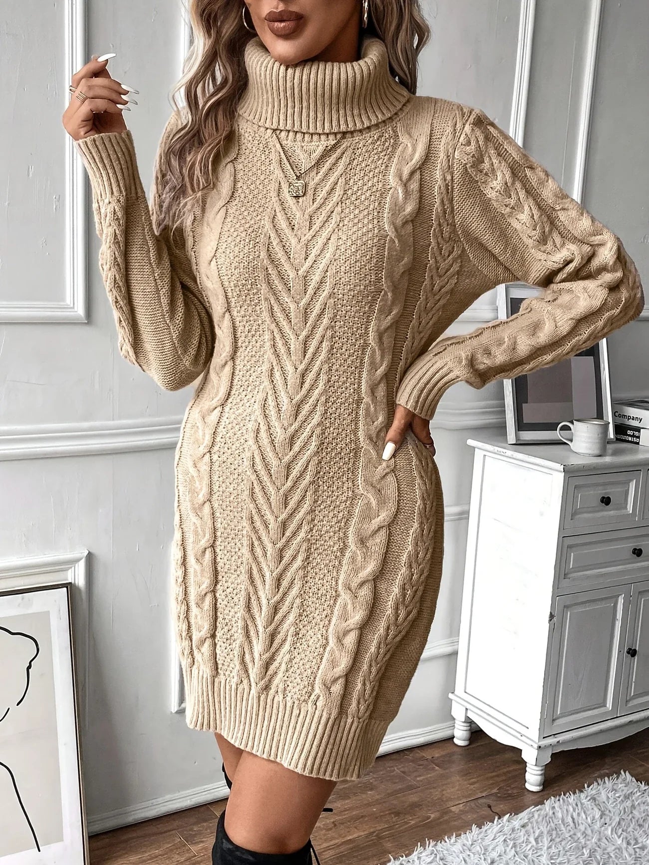 Lara™ | Warm dress with embroidered weaves