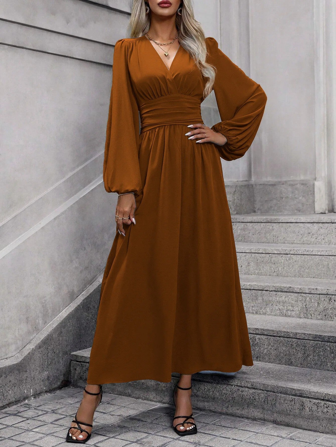 Livia™ | Elegant Long Dress With Waist Belt
